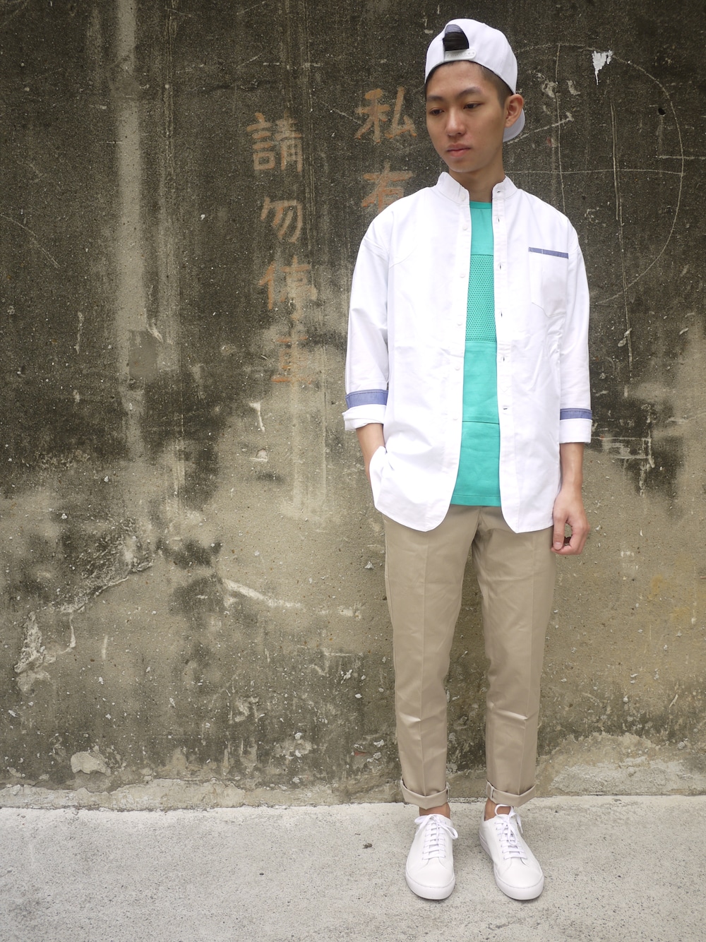 「plain-me」｜「plain-meの低筒休閒鞋（スニーカー、ホワイト系）」を使った、plain-me_tnさん（メンズ・174cm）の春コーディネートの1枚目の写真