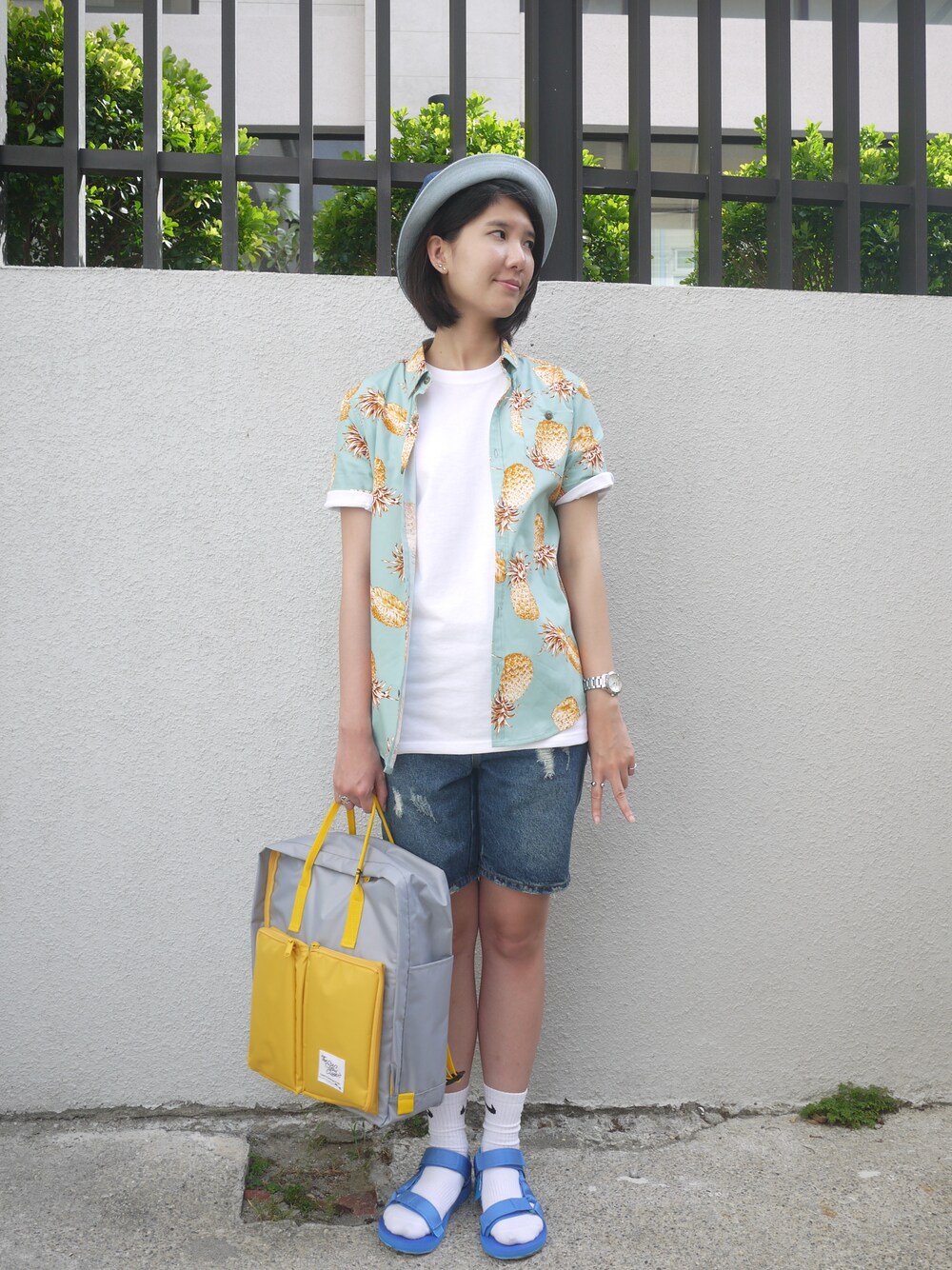「teva、夏天、漁夫帽、鳳梨」｜「Goodwear(Since1983)のGoodwear鬆身厚棉純白口袋T（その他、ホワイト系）」を使った、plain-me_tnさん（レディース・175cm）の夏コーディネートの1枚目の写真