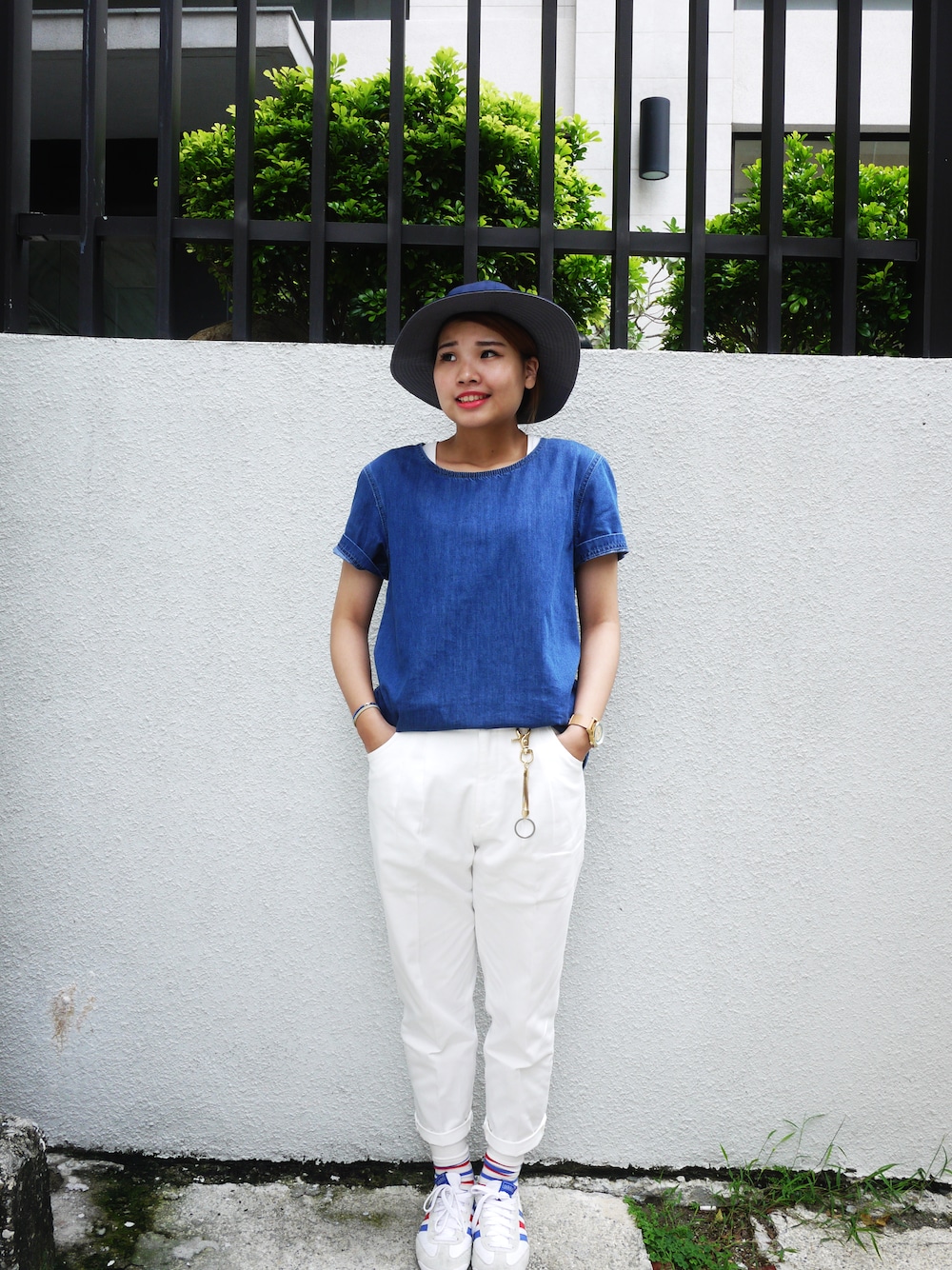 「Taiwan、plain-me、Tainan」｜「plain-meの斜紋棉質彈性縮口長褲（スラックス、グレー系）」を使った、plain-me_tnさん（レディース・164cm）の夏コーディネートの1枚目の写真
