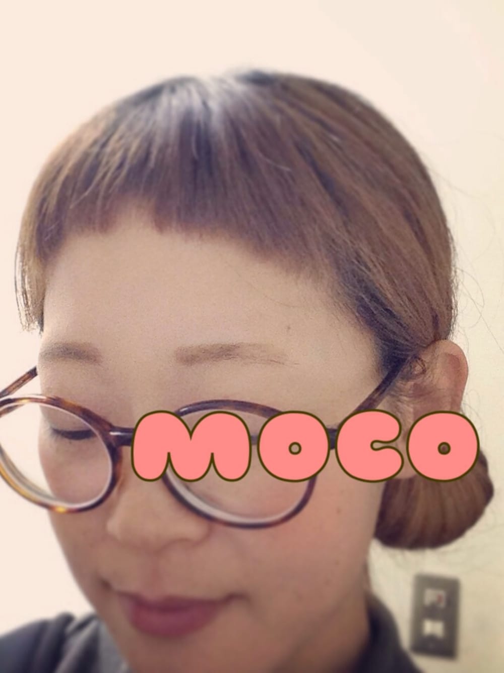 「パッツン前髪、おんざまゆげ、こけしじゃねぇ、眉にかかったら切りたい」｜「Zoffのアイテム（メガネ、ブラウン系）」を使った、もこ.さん（レディース・151cm）の秋コーディネートの1枚目の写真