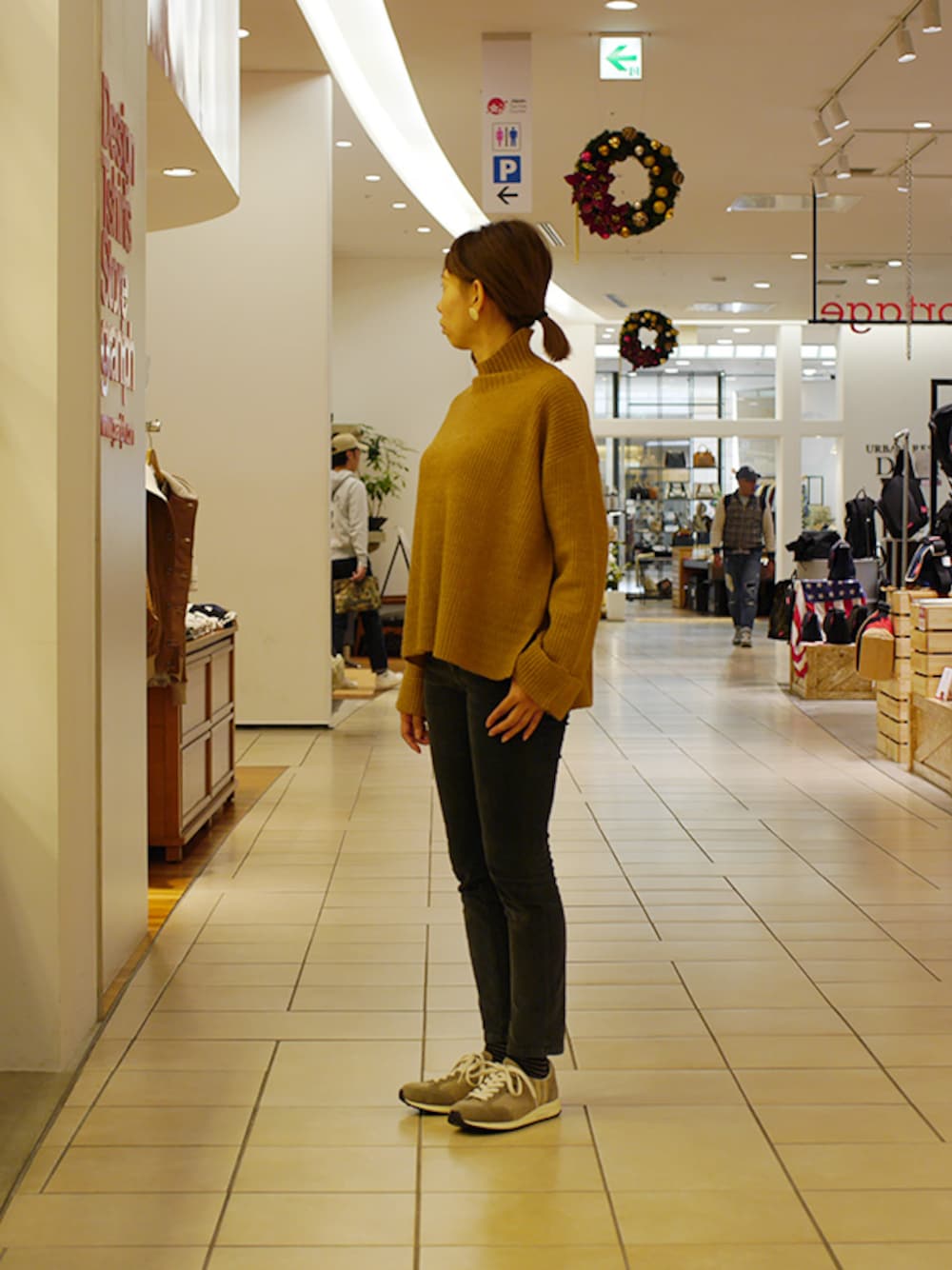 「スニーカー、ニット、コーディロイパンツ、冬コーデ、ふわふわ、もこもこ、冬、Patrick、パトリック、 インポートパンツ」｜「PATRICKのTRURO（トゥルーロ）_MOCA（スニーカー、ベージュ系）」を使った、LB_HASEGAWAさん（レディース・159cm）の秋コーディネートの1枚目の写真