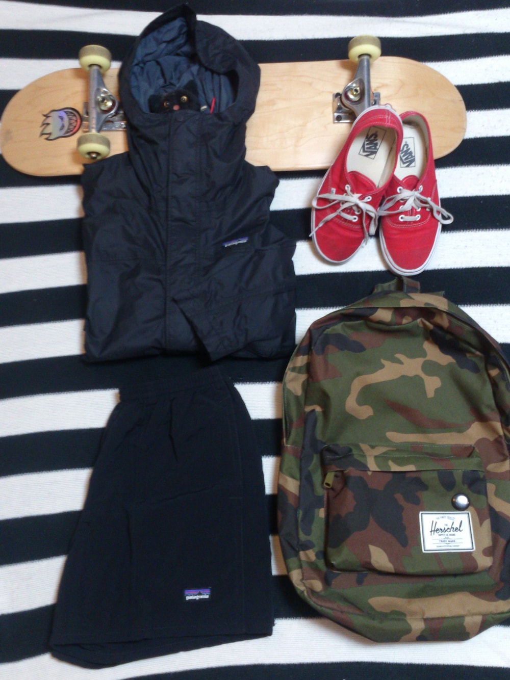 「カモフラージュ、VANS、patagonia、フェススタイル、ハーシェルサプライ、バギーズショーツ」｜「patagoniaのM's Baggies Shorts（その他パンツ、ブラック系）」を使った、miiiitosataooさん（レディース・153cm）の夏コーディネートの1枚目の写真
