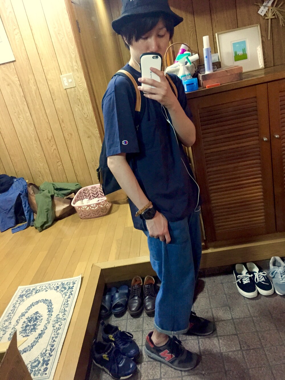 「チャンピオン、Tシャツ、リュック、G-SHOCK、IL BISONTE、New Balance、1300、越谷レイクタウン」｜「HAREのCHAMPION/別注BIGTシャツ(HARE)（Tシャツ/カットソー、ブルー系）」を使った、ふたごのおとうとさん（メンズ・168cm）の春コーディネートの1枚目の写真