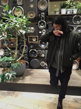 「DIESEL BLACK GOLD（ディーゼル ブラック ゴールド）のアイテム（ミリタリージャケット、グリーン系）」を使った、Yamadamotoki1さん（メンズ・177cm）の秋コーディネート