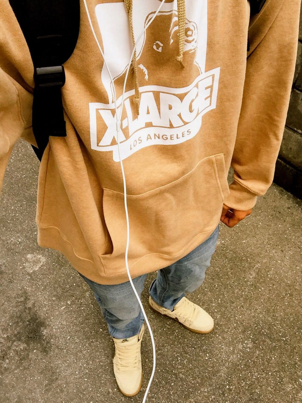 「秋のコーデ、ストリート、オーバーサイズパーカー、ナイキダンク、ダンクSB、ベージュ、ベージュコーデ、テヘペロです」｜「NIKEのアイテム（シューズ、ベージュ系）」を使った、みかみけんたさん（メンズ・176cm）の秋コーディネートの1枚目の写真