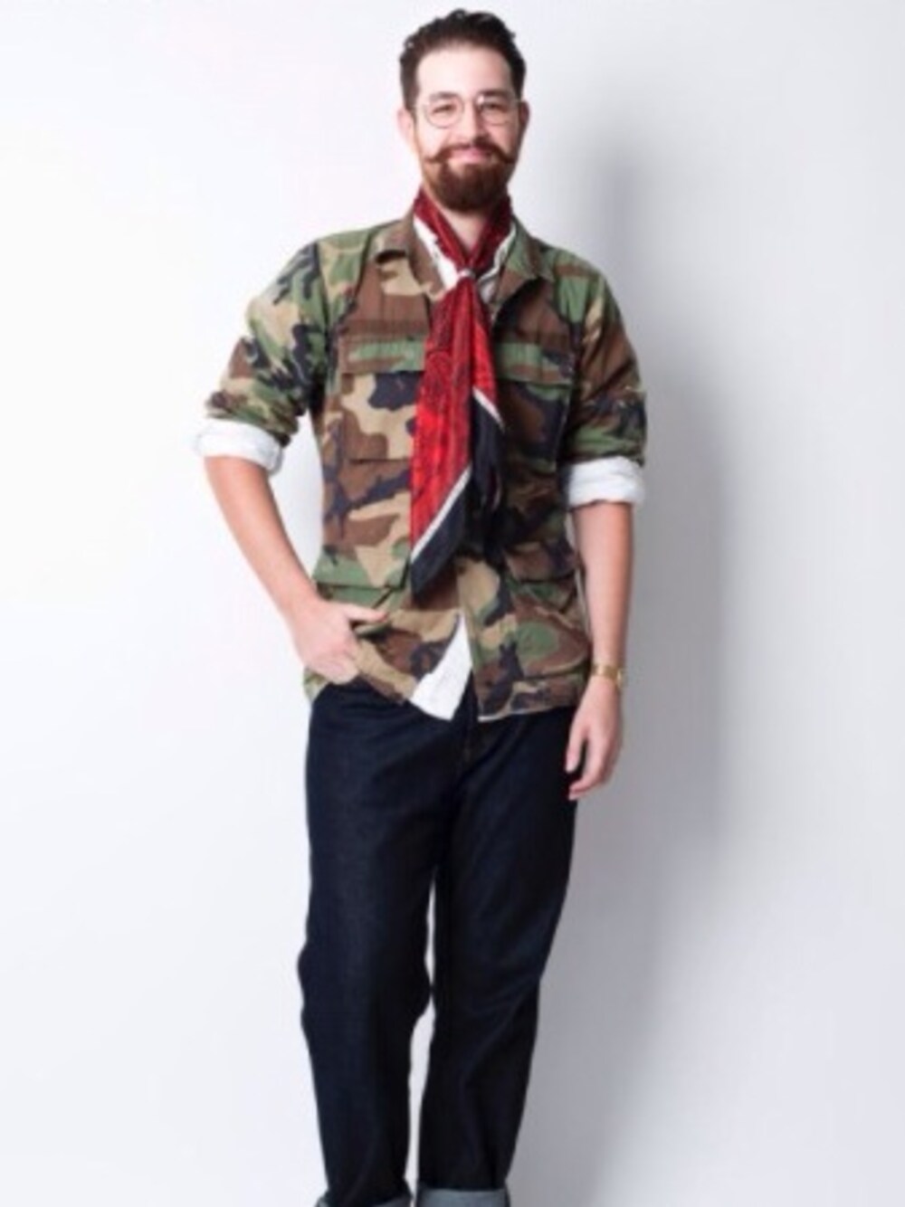 「American Apparel、vintage、army、military、denim、eyewear」｜「MILITARYのアイテム（ミリタリージャケット、グリーン系）」を使った、Shin Leo Kimuraさん（メンズ・189cm）の秋コーディネートの1枚目の写真