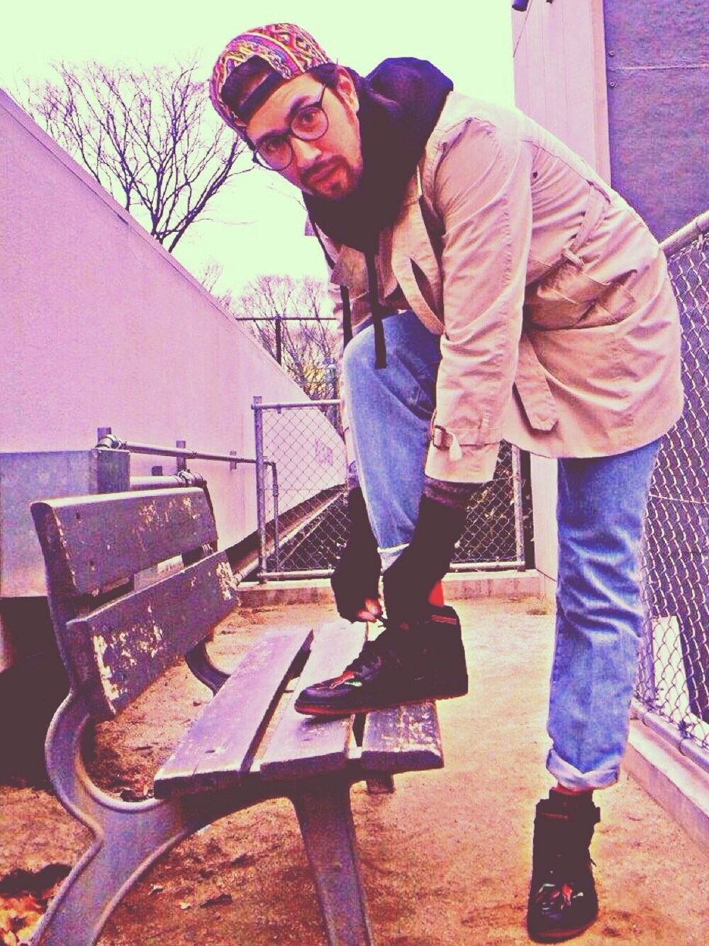 「American Apparel、NEW ERA、90’s、AIR JORDAN、A Tribe Called Quest、tbt、UNIQLO、NIKE、hood、HOODY」｜「NEW ERAのアイテム（キャップ、その他）」を使った、Shin Leo Kimuraさん（メンズ・189cm）の秋コーディネートの1枚目の写真