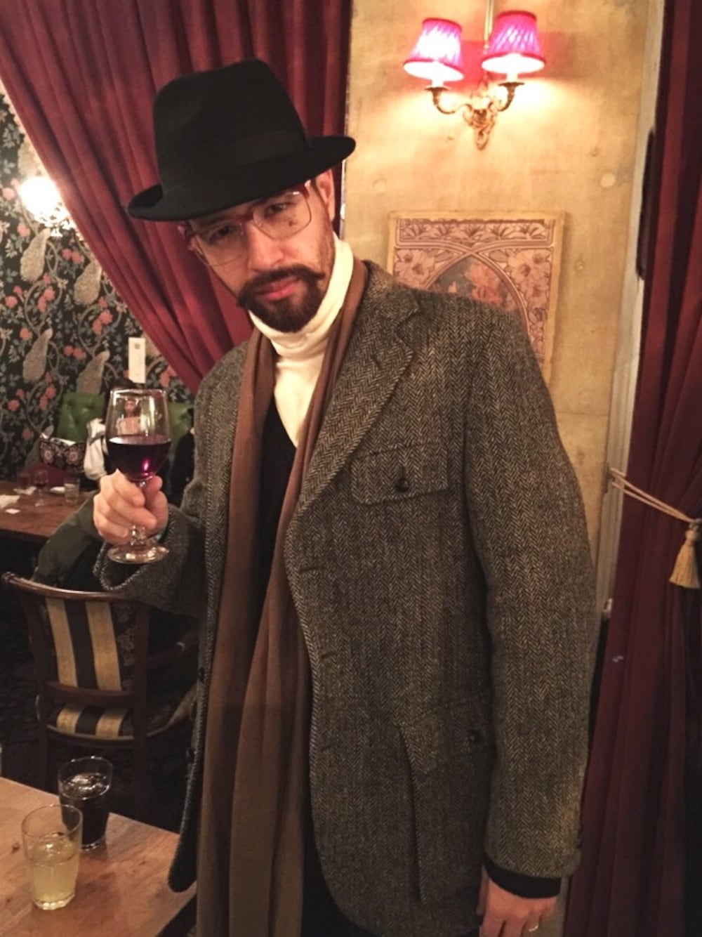 「H&M、UNIQLO、hat、eyewear、jacket 、turtle neck、men、beard、wool」｜「UNKNOWN.のMade in UK（ハット、ブラック系）」を使った、Shin Leo Kimuraさん（メンズ・189cm）の冬コーディネートの1枚目の写真