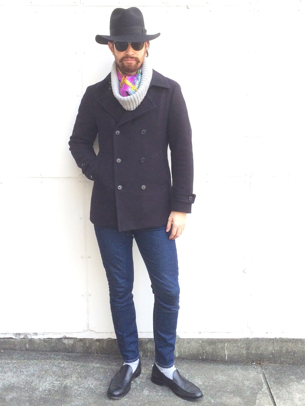 「American Apparel、UNIQLO、vintage、mighty shine、hat、Pea Coat、denim、scarf、men、knit」｜「Mighty ShineのHendrix Wool Hat（ハット、ブラック系）」を使った、Shin Leo Kimuraさん（メンズ・189cm）の冬コーディネートの1枚目の写真