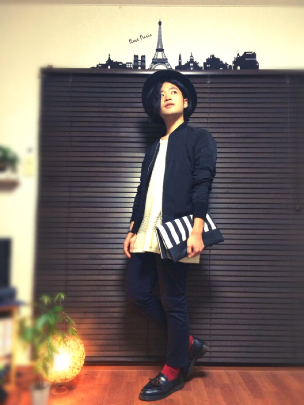 「秋のコーデ、レイヤード、MA-1、赤い靴下、WHO’S WHO gallery、HARE、GLOBAL WORK、Dr.Martens、Hawk Company」｜「GLOBAL WORKのライトウェイトMA-1/564420（MA-1、ブラック系）」を使った、Berrychanさん（メンズ・172cm）の秋コーディネートの1枚目の写真