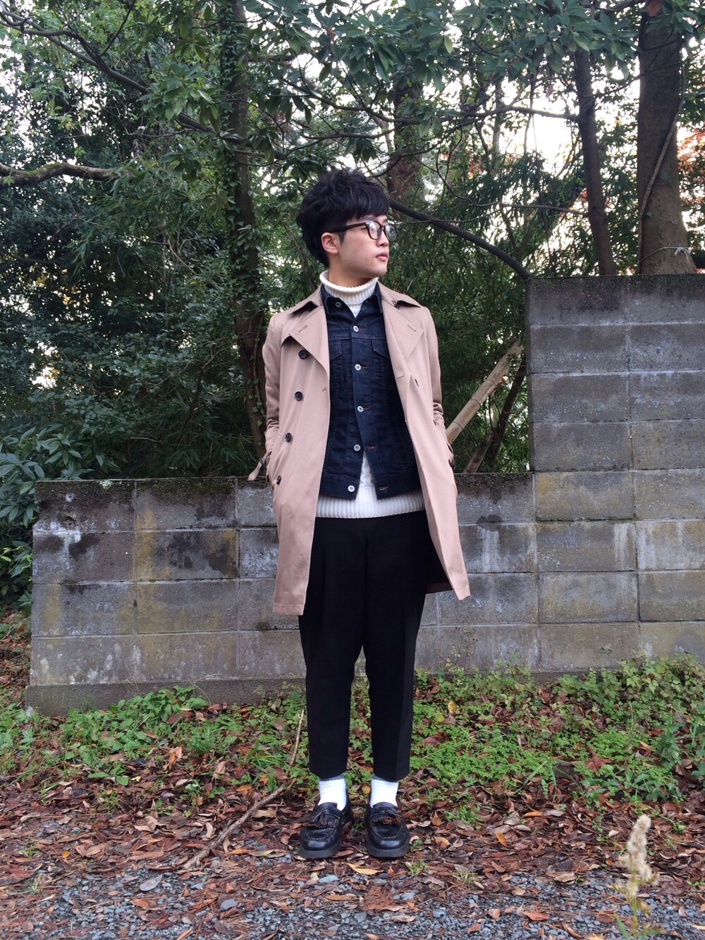 「冬コーデ、トレンチコート、デニムジャケット、タートルネック、nano・universe、GU、GLOBAL WORK、HARE、Dr.Martens」｜「NANO universeのアイテム（トレンチコート、ベージュ系）」を使った、Berrychanさん（メンズ・172cm）の冬コーディネートの1枚目の写真