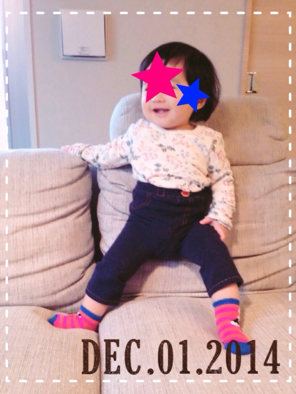 「babyGAPのgap（Tシャツ/カットソー、ホワイト系）」を使った、LICOさん（キッズ・80cm）の冬コーディネートの1枚目の写真