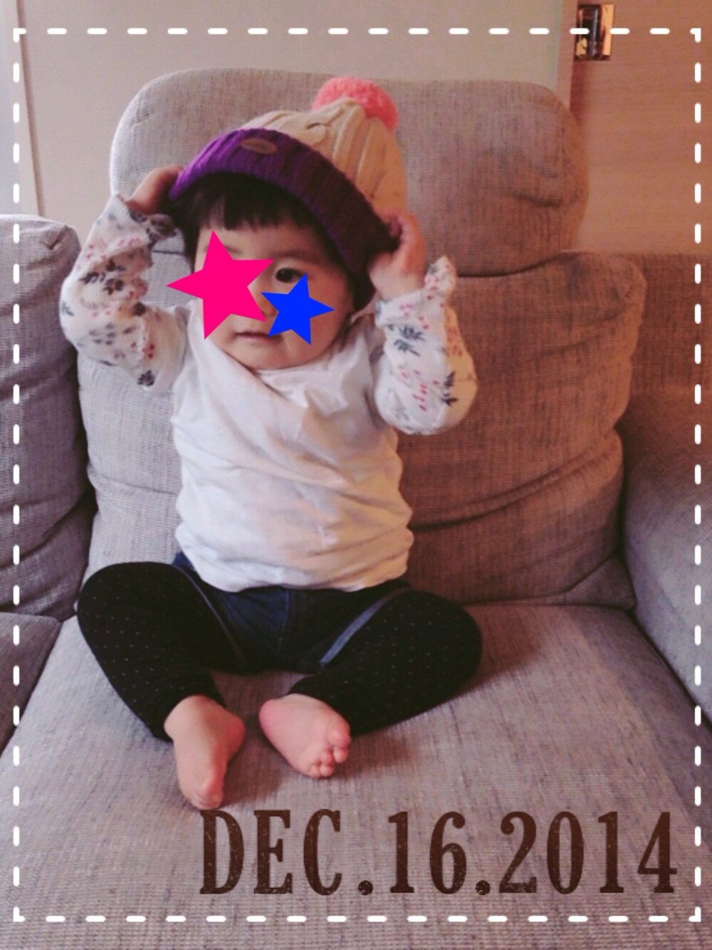 「babyGAPのgap（Tシャツ/カットソー、ホワイト系）」を使った、LICOさん（キッズ・80cm）の冬コーディネートの1枚目の写真