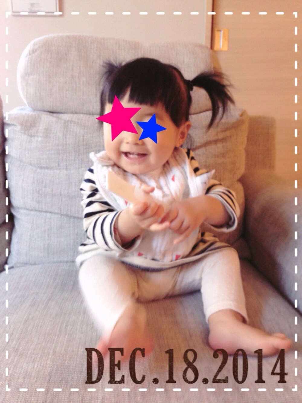 「aden ＋ anaisのaden ＋ anais（スタイ/よだれかけ、ホワイト系）」を使った、LICOさん（キッズ・80cm）の冬コーディネートの1枚目の写真