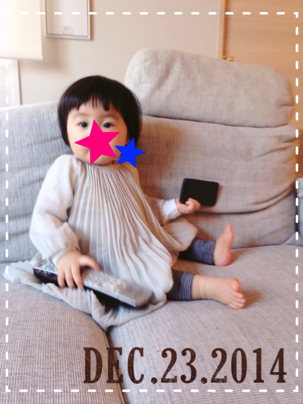 「babyGAPのグレーのキラキララメ入りワンピース
（ワンピース、グレー系）」を使った、LICOさん（キッズ・80cm）の冬コーディネートの1枚目の写真