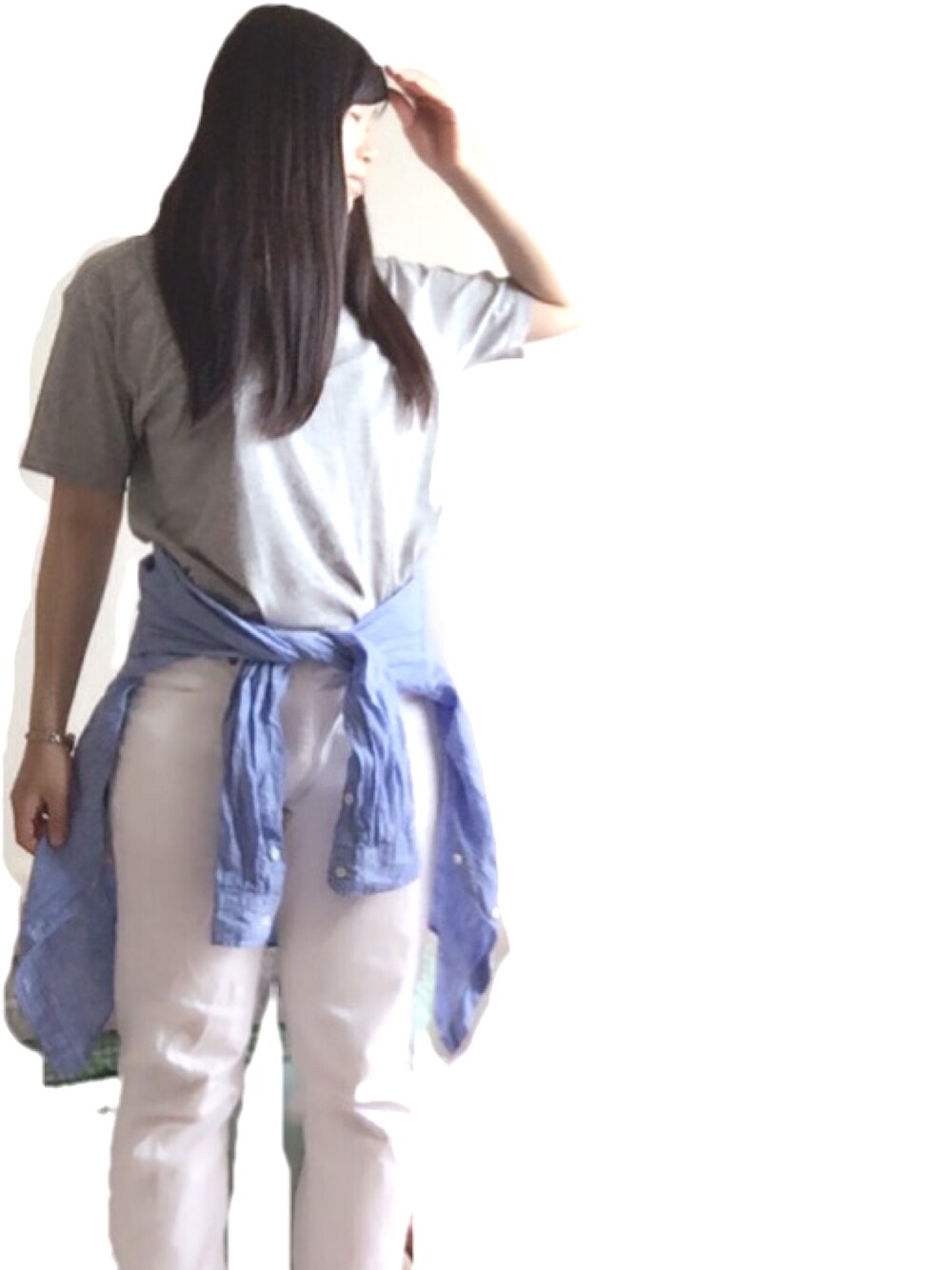 「カジュアル、デニムパンツ、ホワイト、Tシャツ、Vネック、ウエストマーク、UNIQLO、Right-on、ローリーズファーム(LOWRYS FARM)、グレー」｜「UNIQLOのアイテム（Tシャツ/カットソー、グレー系）」を使った、kannnnaさん（レディース・158cm）の夏コーディネートの1枚目の写真