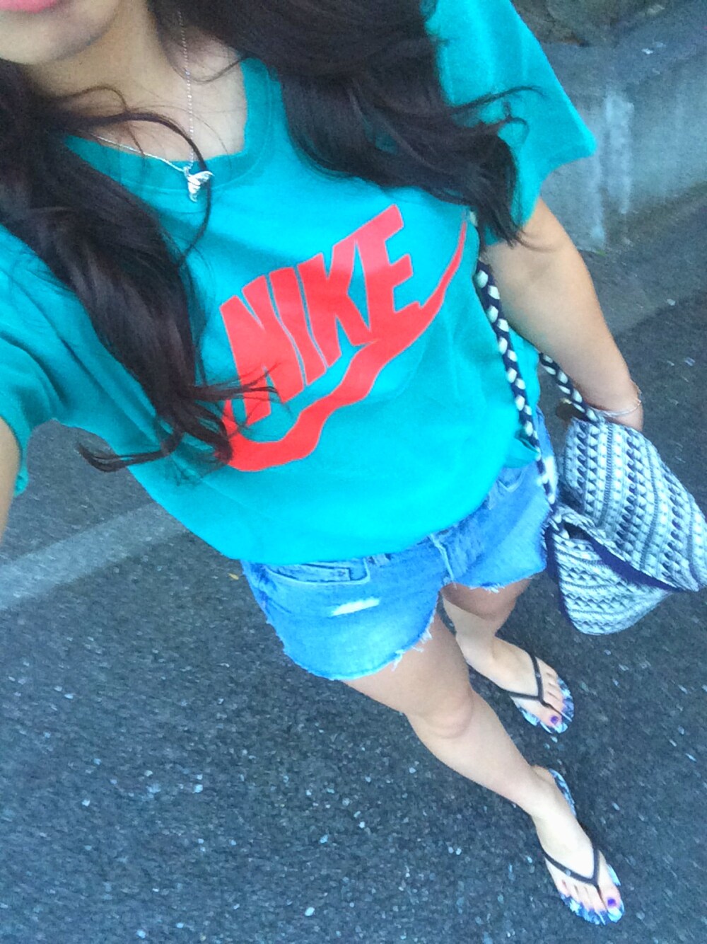 「NIKE、ROXY、SURF、SurfStyle、ootd」｜「NIKEのアイテム（Tシャツ/カットソー、その他）」を使った、NAGISAさん（レディース・163cm）の春コーディネートの1枚目の写真
