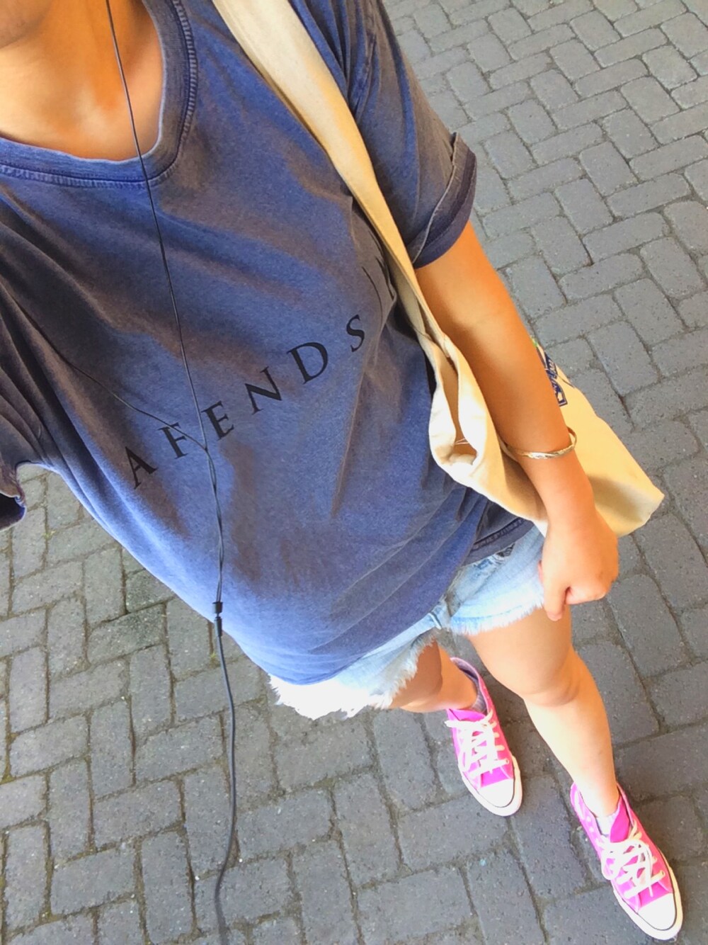 「AFENDS、converse、American Eagle、patagonia」｜「Afendsのアイテム（Tシャツ/カットソー、その他）」を使った、NAGISAさん（レディース・164cm）の夏コーディネートの1枚目の写真