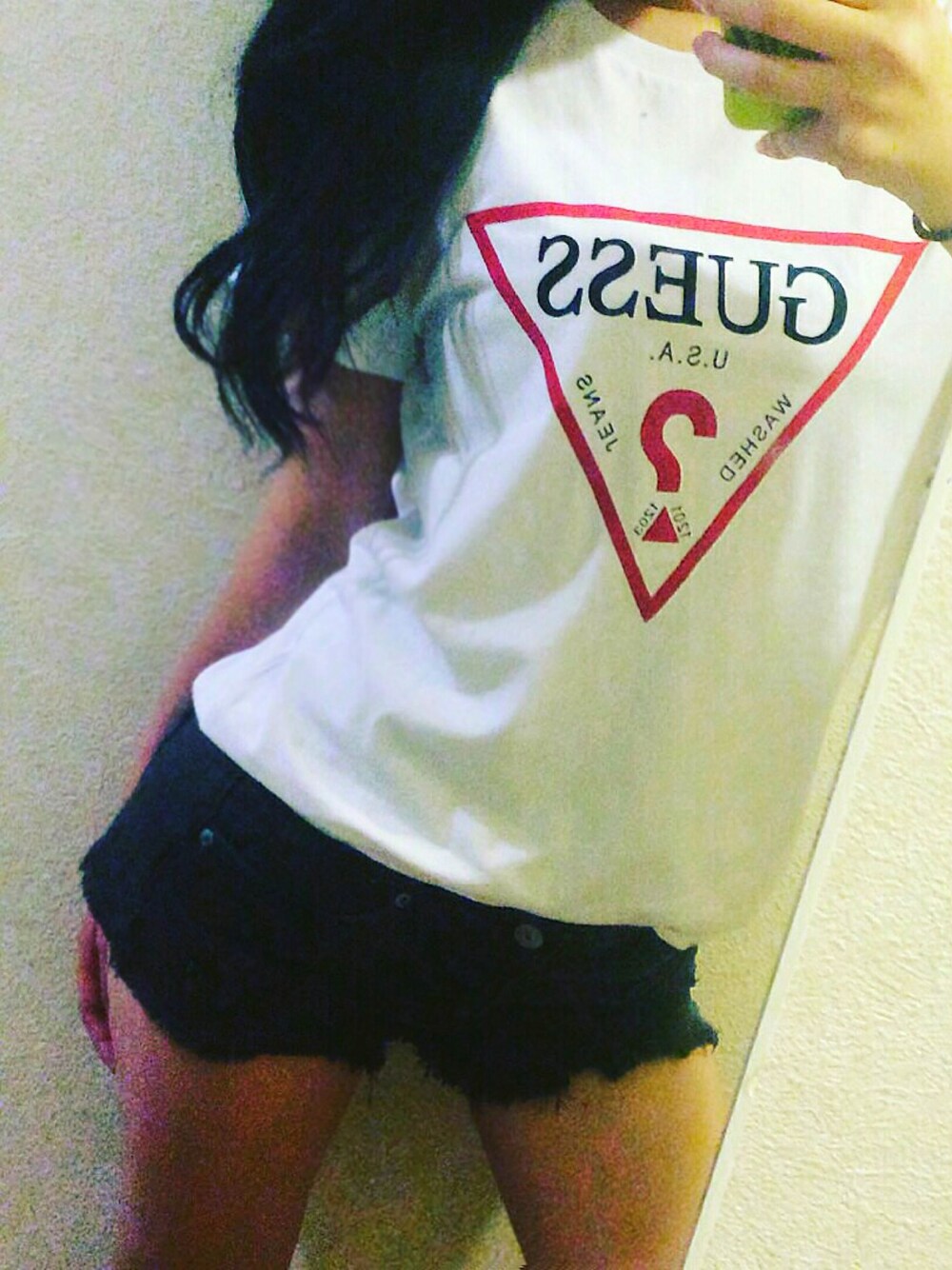 「guess」｜「GuessのS/S R3 FLOCKED CAVIAR TEE（Tシャツ/カットソー、ホワイト系）」を使った、NAGISAさん（レディース・164cm）の夏コーディネートの1枚目の写真