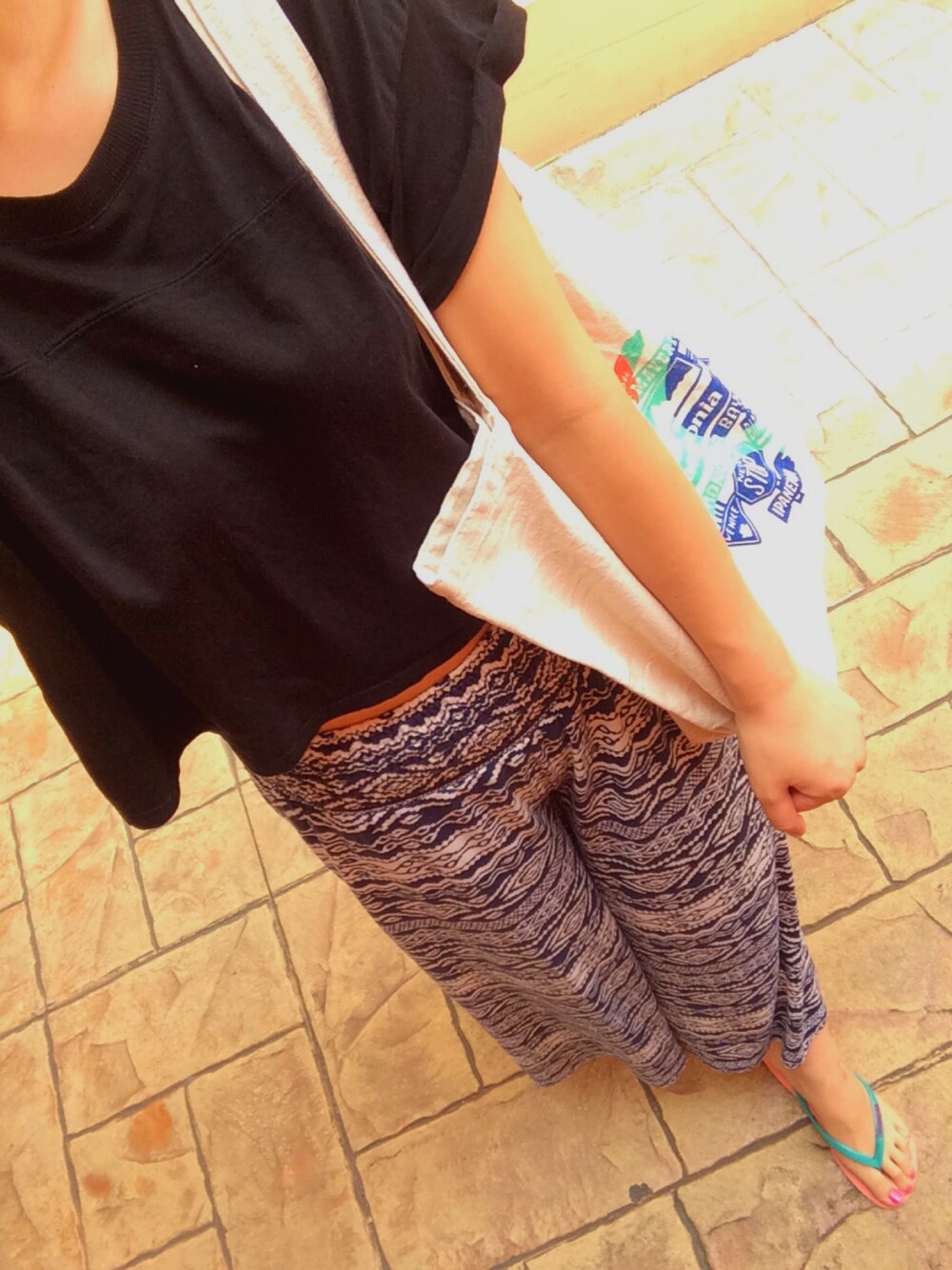 「SURF、patagonia、havaianas」｜「local motionのアイテム（その他パンツ、その他）」を使った、NAGISAさん（レディース・164cm）の夏コーディネートの1枚目の写真