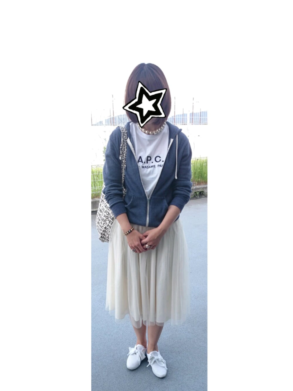 「チュールスカート、パーカー、Tシャツ、トートバック」｜「Ray BEAMSのRay BEAMS / チュール ギャザースカート（スカート、ホワイト系）」を使った、Mako-s さん（レディース・171cm）の夏コーディネートの1枚目の写真