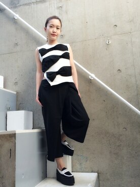 「JW Anderson（ジェイダブリューアンダーソン）のアイテム（その他シューズ）」を使った、HIROKO SEKIさん（レディース・153cm）の春コーディネート