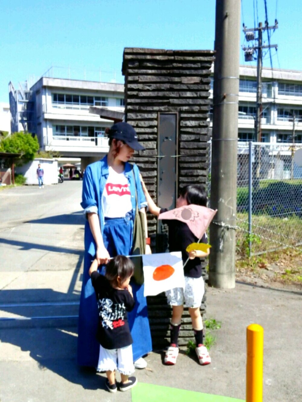 「アダルトおカワたん部、Doシンプル部、デニ×デニコーデ、大人カジュアル、秋のコーデ、ママコーデ、運動会、ロゴT、カジュアル、ラフ」｜「other cut 📷のアイテム（その他、ブルー系）」を使った、🌺はまゆう。さん（レディース・160cm）の秋コーディネートの1枚目の写真