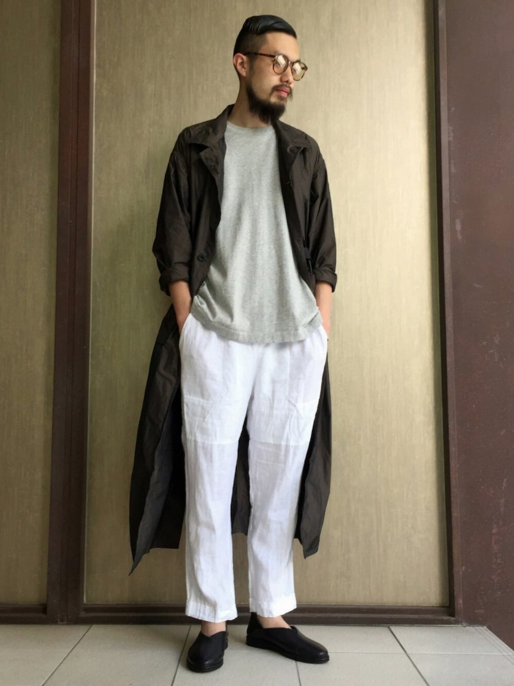 「sunsea、crepuscule、AUGUSTE PRESENTATION」｜「SUNSEAのアイテム（メガネ、イエロー系）」を使った、河内 啓幸 さん（メンズ・173cm）の夏コーディネートの1枚目の写真