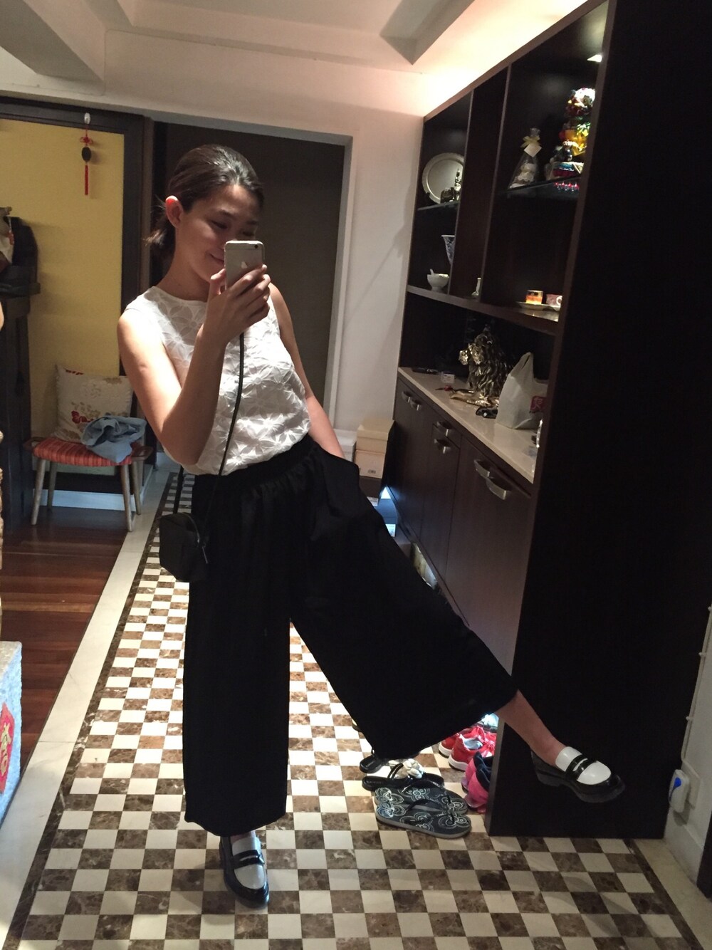 「ootd、Macau、macaugirl」｜「asosのアイテム（ベスト、ホワイト系）」を使った、Teresa Madeiraさん（レディース・163cm）の夏コーディネートの1枚目の写真