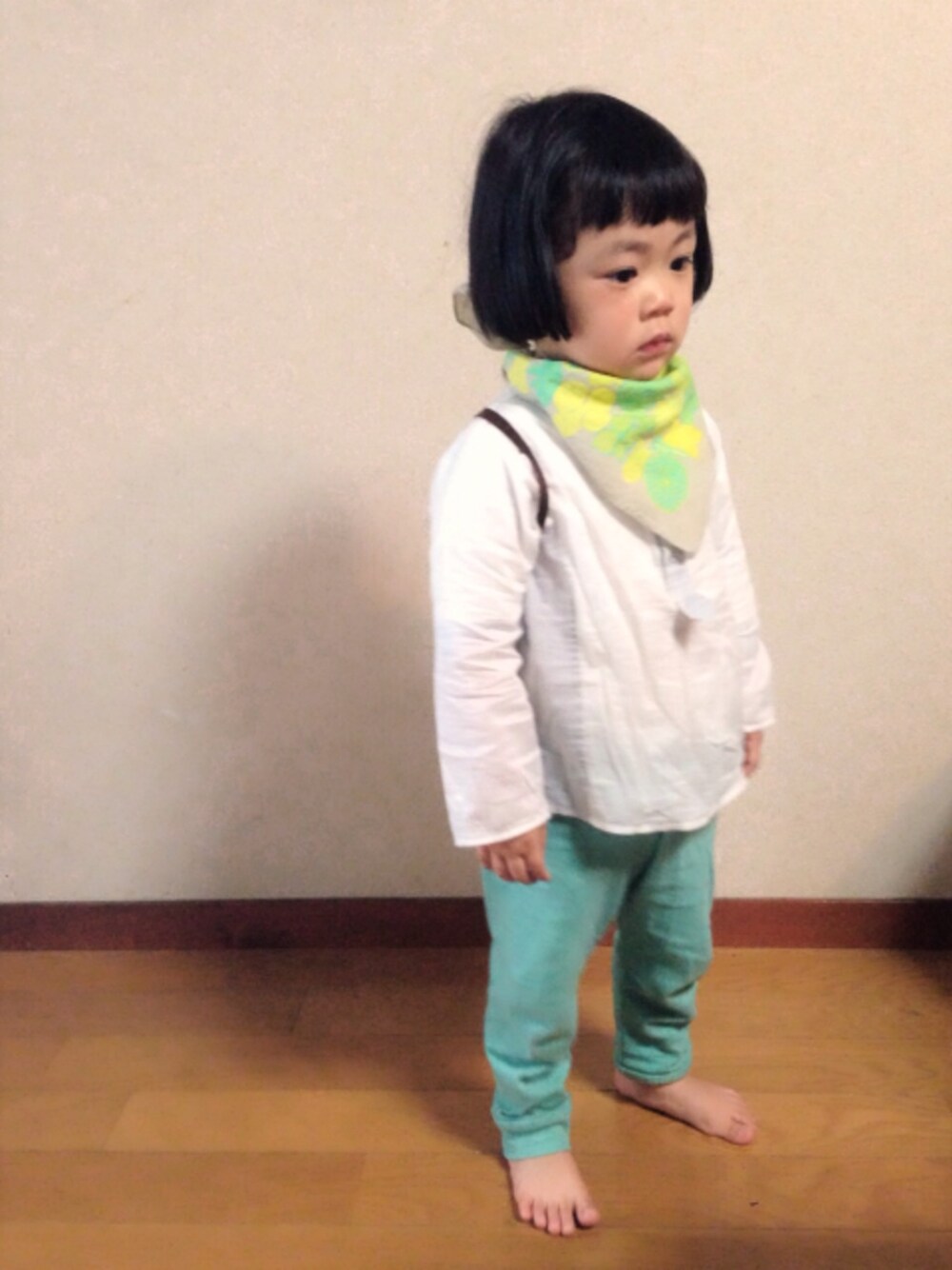 「バンダナ、パステルカラー、kidscase、ビタミンカラー、おかっぱ、ピクニック、前髪ぱっつん」｜「cokiticaのcokitica 白シャツ（シャツ/ブラウス、ホワイト系）」を使った、mimo  mitoさん（キッズ・90cm）の春コーディネートの1枚目の写真