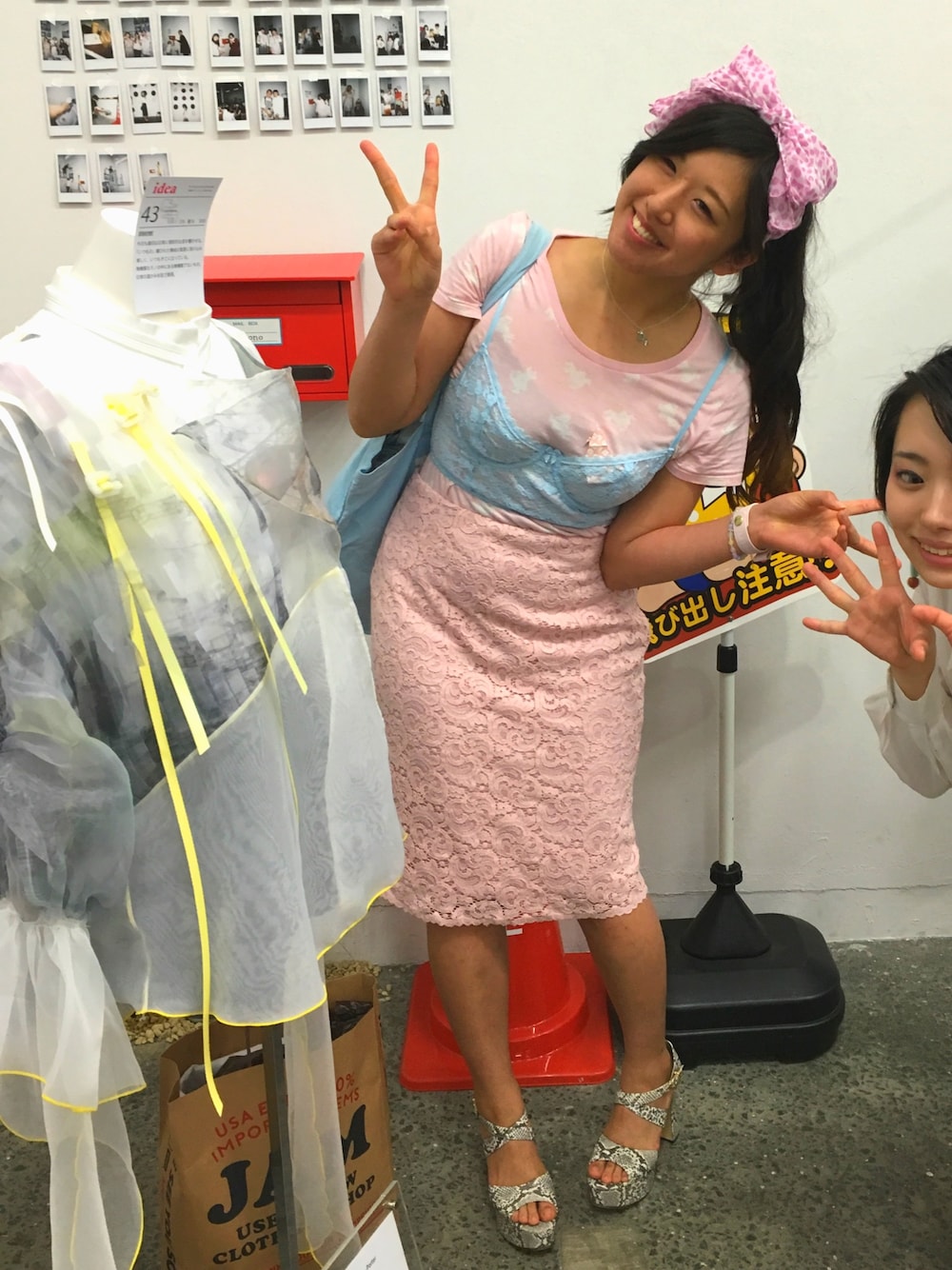 「ピンク、ビスチェ、レース、アイライン、パステルカラー、サックスブルー、パイソン柄、ひょう柄、イベント、学校」｜「Yves Saint Laurentのアイテム（バンダナ/スカーフ、ピンク系）」を使った、ゆいぴンクgirlさん（レディース・162cm）の夏コーディネートの1枚目の写真
