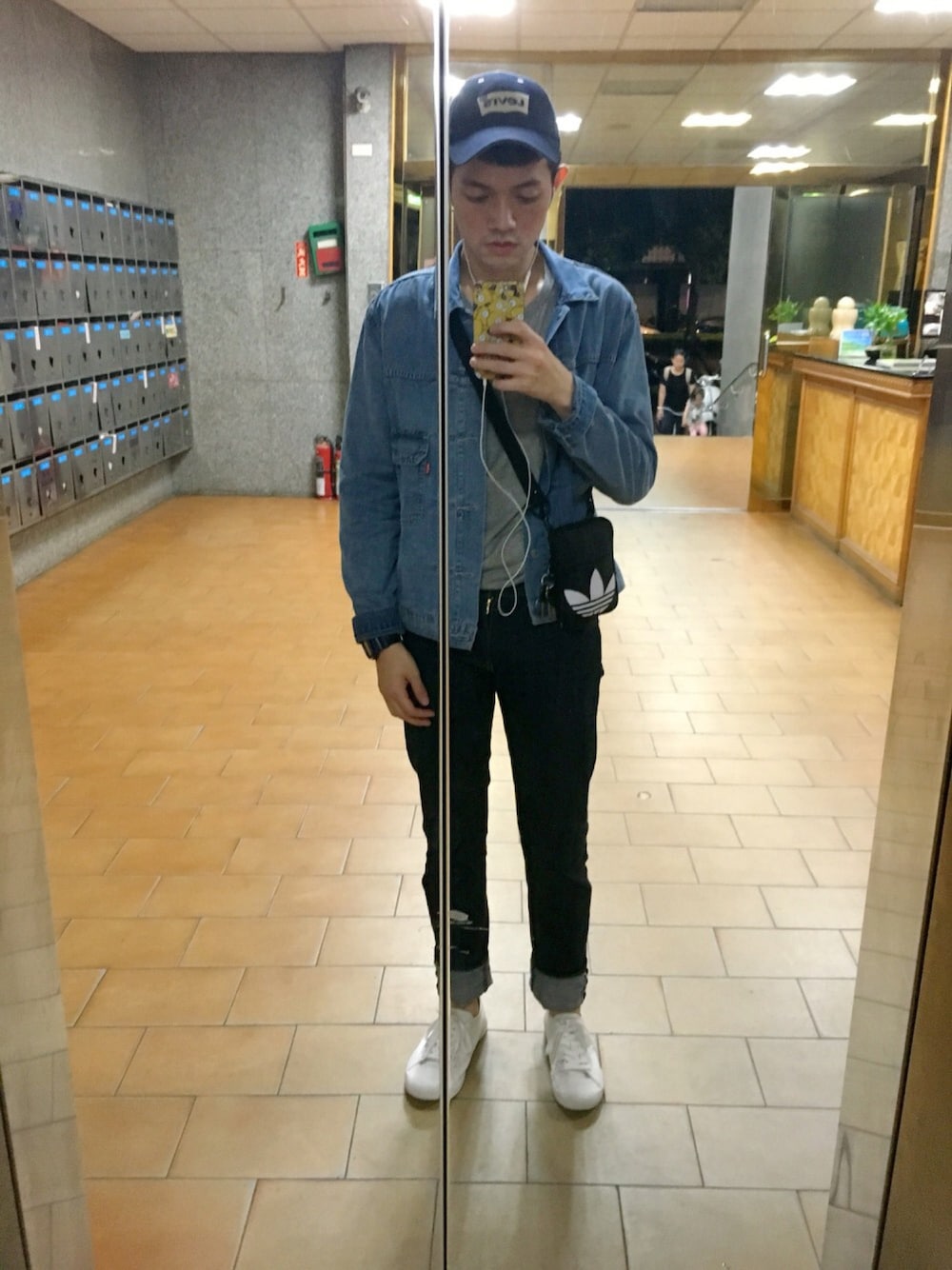 「Taiwan、kaohsiung、春コーデ、working style、Levis、LEVIS VINTAGE CLOTHING、made in japan、adidasoriginals、PALLADIUM、denim」｜「Levi'sのベースボールキャップ（キャップ、ブルー系）」を使った、Hensonさん（メンズ・180cm）の春コーディネートの1枚目の写真