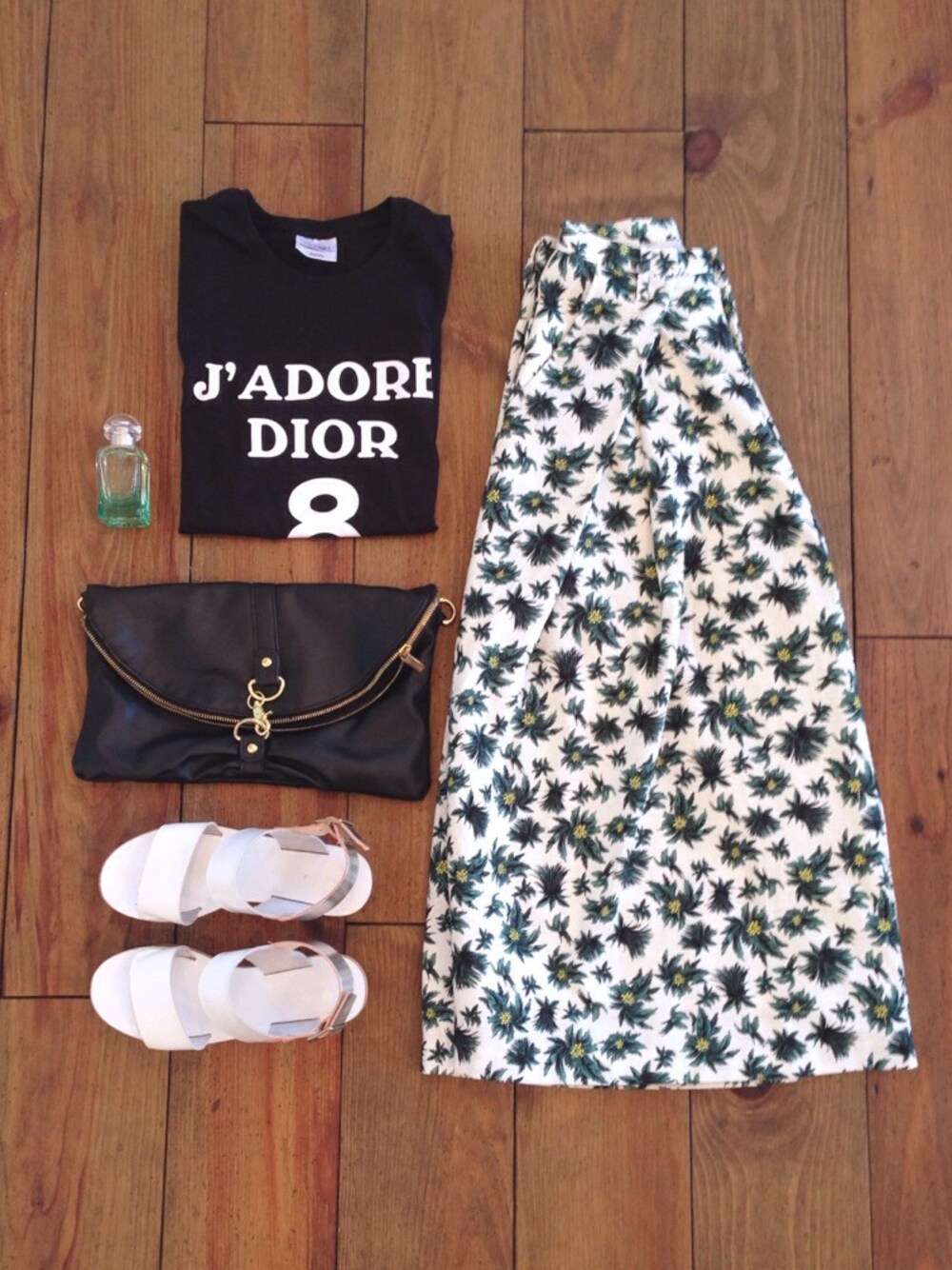 「Tシャツ、TOPSHOP、KBF、ワイドパンツ、サンダル、ウェッジソール、ボタニカル柄」｜「KBFのKBF ボタニカルロングキュロット（その他パンツ、ホワイト系）」を使った、はむぞうさん（レディース・160cm）の夏コーディネートの1枚目の写真