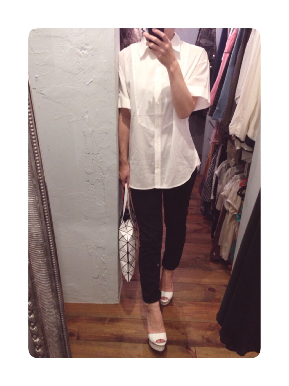 「黒スキニー、白シャツ、SALEで買いました、シンプル、モノトーン、厚底サンダル、モード、ZARA、BAO BAO ISSEY MIYAKE」｜「ROSE BUDの白シャツ（シャツ/ブラウス、ホワイト系）」を使った、はむぞうさん（レディース・160cm）の夏コーディネートの1枚目の写真