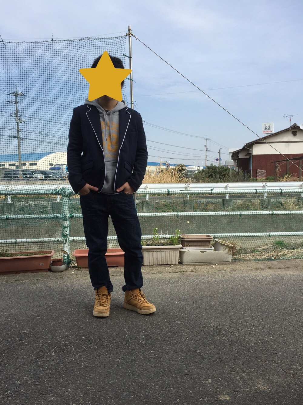 「DIESELのアイテム（アナログ腕時計、ブラウン系）」を使った、Tatsuさん（メンズ・162cm）の冬コーディネートの1枚目の写真
