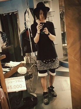 「NO ID.（ノーアイディ）のアイテム（トップス、ブラック系）」を使った、宮内駿さん（メンズ・177cm）の夏コーディネート