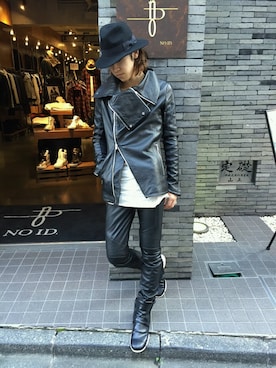 「NO ID.（ノーアイディ）のアイテム（ジャケット/アウター、ブラック系）」を使った、宮内駿さん（メンズ・177cm）の秋コーディネート