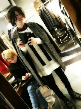 「NO ID.（ノーアイディ）のアイテム（チェスターコート）」を使った、宮内駿さん（メンズ・177cm）の冬コーディネート