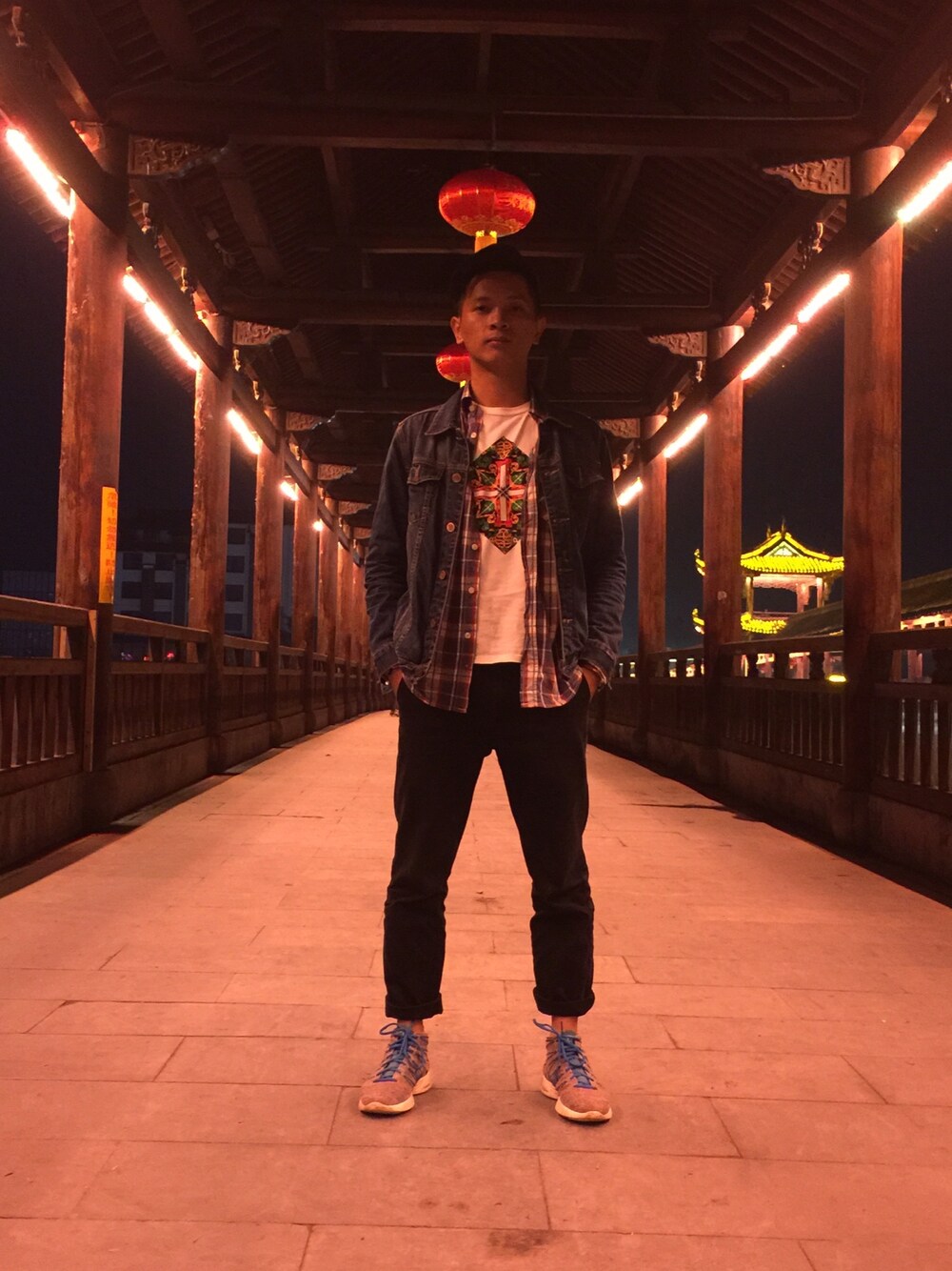 「NIKEのアイテム（Tシャツ/カットソー、ホワイト系）」を使った、Star2kiDさん（メンズ・173cm）の秋コーディネートの1枚目の写真