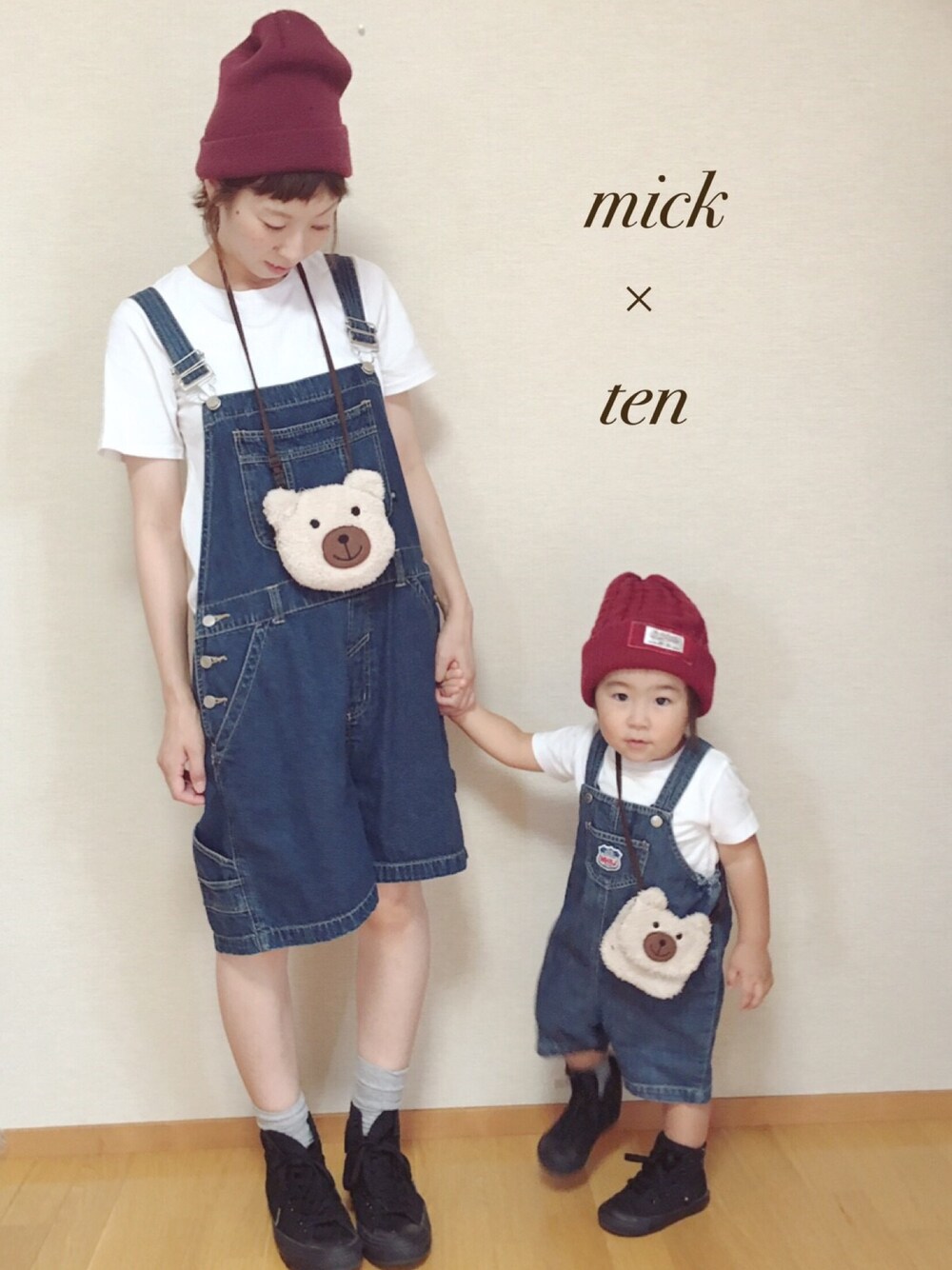 「ママコーデ、親子コーデ、親子でおそろい、リンクコーデ、親子ーデ、オーバーオール、オールスター、ブラック」｜「CONVERSEのconverse コンバース ALL STAR HI オールスター ハイ 3206 BLKﾓﾉｸﾛｰﾑ（スニーカー、ブラック系）」を使った、micktenさん（レディース・158cm）の秋コーディネートの1枚目の写真