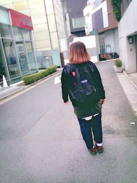 「うしろ姿」｜「アイテム（スウェット）」を使った、MOEさん（レディース・156cm）の春コーディネート