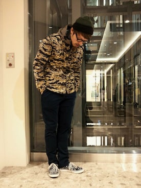 「バレンタインデートスタイル」｜「アイテム（マウンテンパーカー）」を使った、粕谷さん（メンズ・180cm）の冬コーディネート