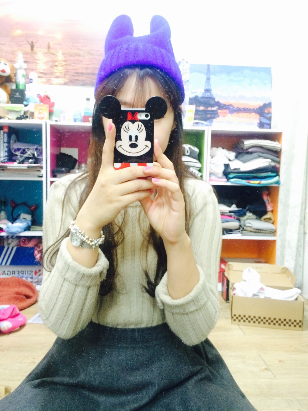 「happy、hat、blue」｜「Disneyのアイテム（その他小物、ブラック系）」を使った、이은지さん（レディース・159cm）の秋コーディネートの1枚目の写真