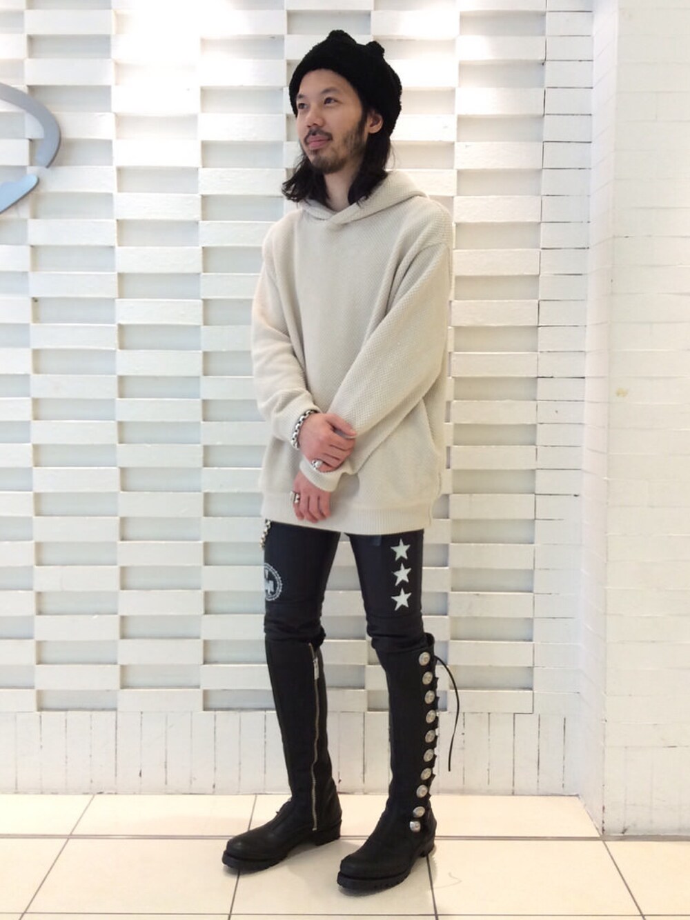 「BEAMS、beams plus、BEAMS T、crepuscule、blackmeans、Billwallleather、スウェット、レザー、ムートン、ブラック」｜「BEAMS PLUSのBEAMS PLUS / ムートン キャップ（ハット、ブラック系）」を使った、ShINpEIさん（メンズ・170cm）の秋コーディネートの1枚目の写真