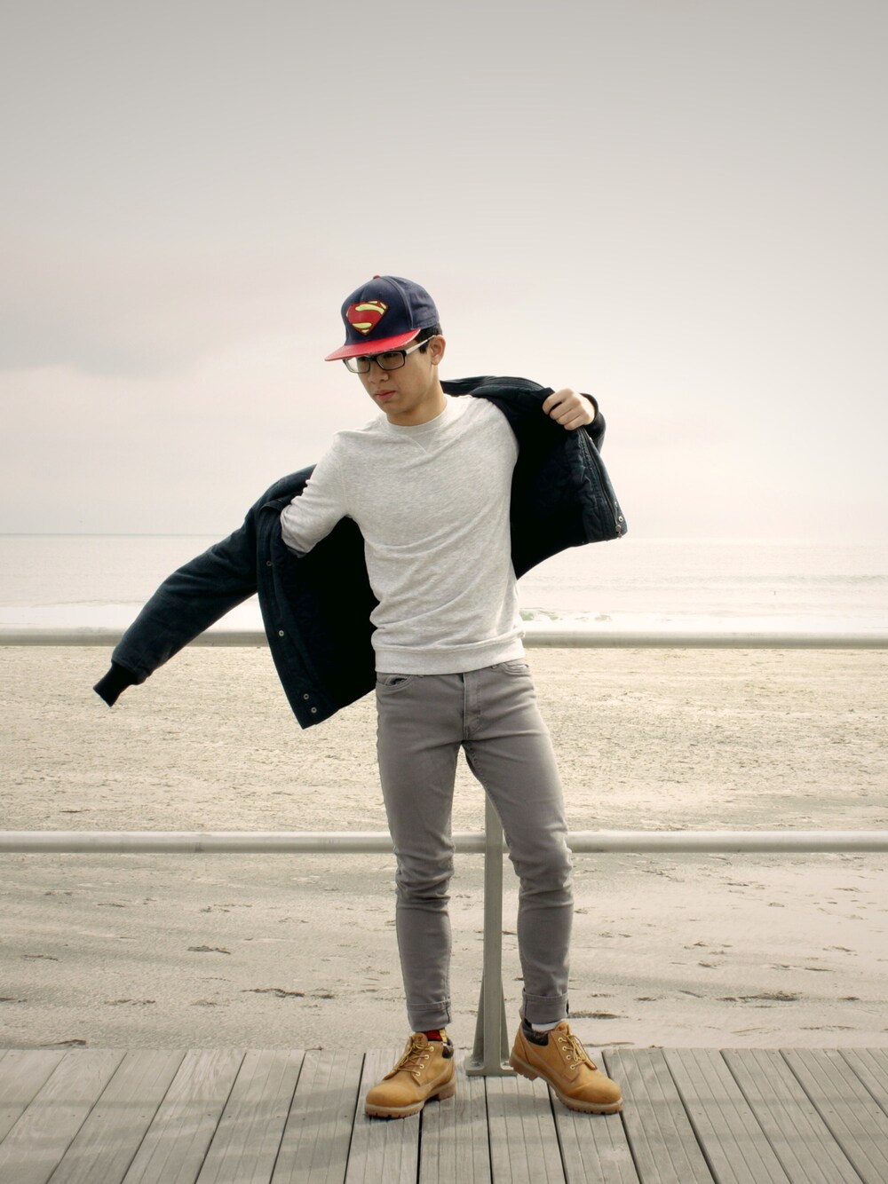 「Layers_TBrand、ootd、fall、menswear、mens fashion、Timberland、sweatshirt、casual、hat、streetstyle」｜「H&Mのアイテム（スウェット、グレー系）」を使った、Paulo Paradoxさん（メンズ・173cm）の秋コーディネートの1枚目の写真