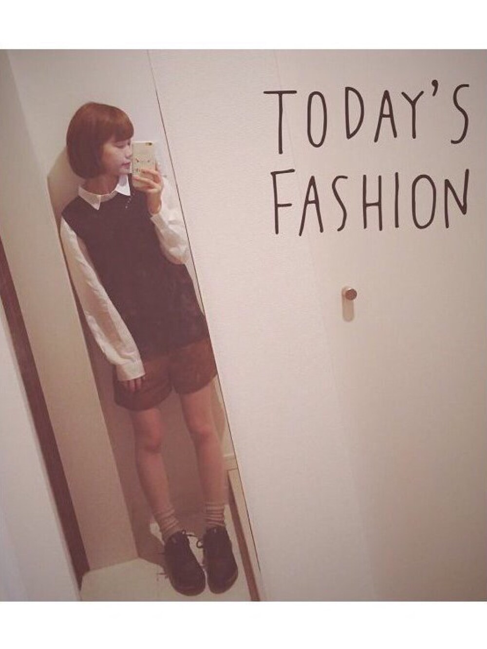 「ボーイッシュ、ニット」｜「RETRO GIRLのアイテム（シャツ/ブラウス、ホワイト系）」を使った、めるこさん（レディース・155cm）の秋コーディネートの1枚目の写真