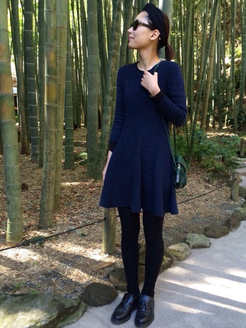 「ワンピース、ヘアバンド、Dr.Martens、repetto」｜「THE SHINZONEのワンピース（ワンピース、ブルー系）」を使った、潮田あかりさん（レディース・166cm）の春コーディネートの1枚目の写真