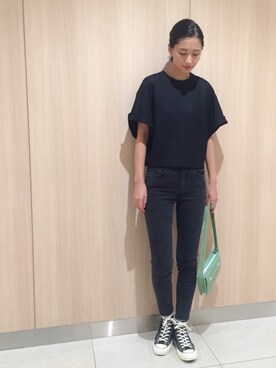 「EDITION（エディション）のACNE STUDIOS SKIN 5 USED スキニーパンツ（デニムパンツ）」を使った、潮田あかりさん（レディース・166cm）の秋コーディネート