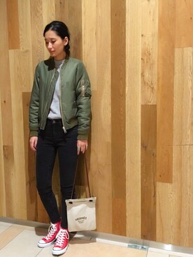 「EDITION（エディション）のACNE STUDIOS SKIN 5 USED スキニーパンツ（デニムパンツ）」を使った、潮田あかりさん（レディース・166cm）の冬コーディネート