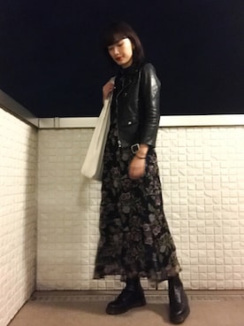 「Dr. Martens（ドクターマーチン）のDr.Martens 6EYE BOOT（ブーツ）」を使った、潮田あかりさん（レディース・166cm）の秋コーディネート